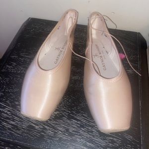 Gaynor Minden pointe Shoes